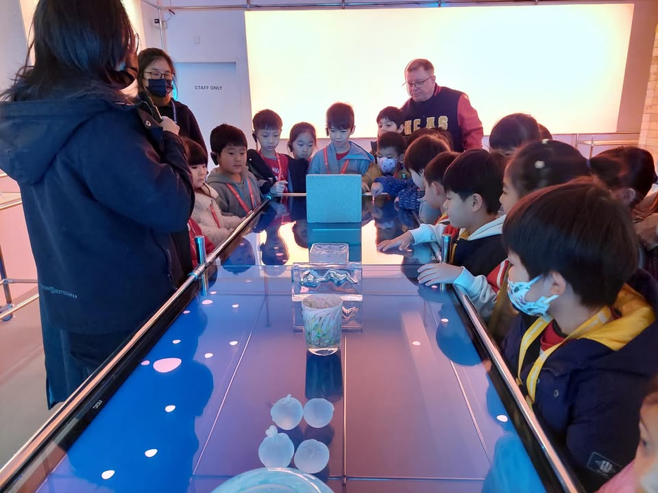 Hsinchu County American School - HCAS 新竹縣康乃薾美國學校